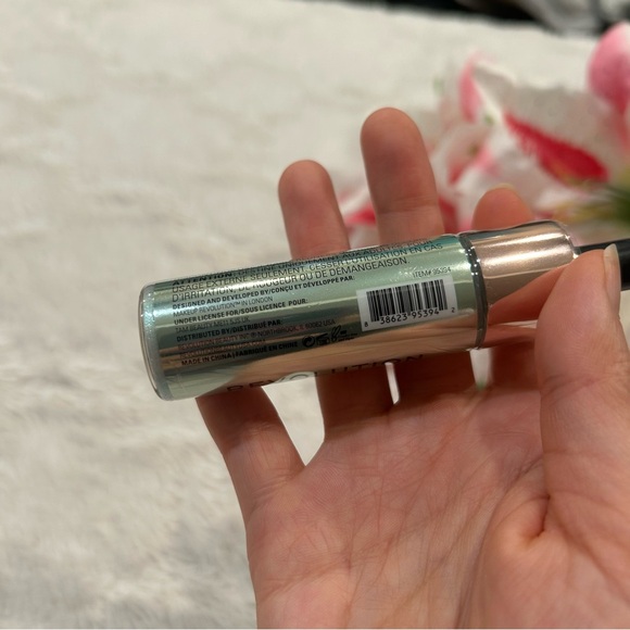 Revolution Skincare Highlighter Duo in Unicorn Elixir and Mermaid Scales - Picture 9 of 9